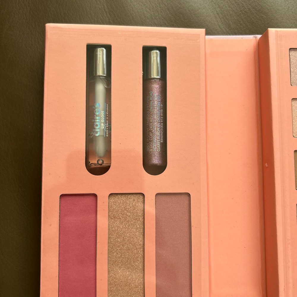 Icing Eyeshadow Palette - Pink, Brown, and Gold Shades 💛🩷🤎 - Picture 13 of 13